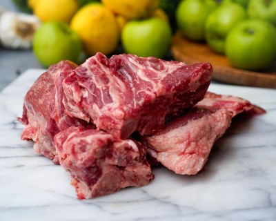 Свинина на кости охлаждённая 1 кг - купить в Смоленке